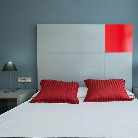 Four Elements Aparthotel 4*
